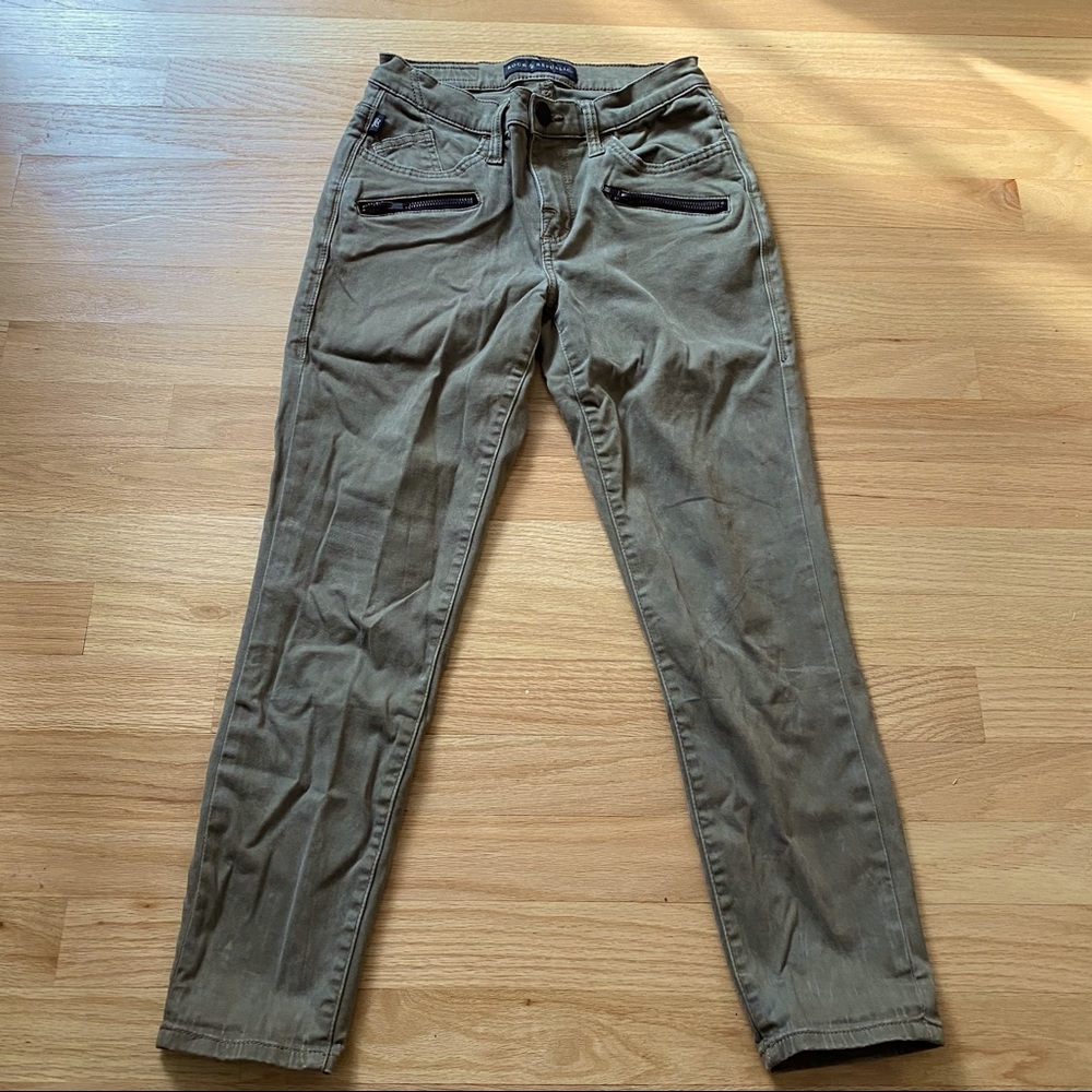 Rock & Republic cropped ankle olive green pants with faux zipper front pockets